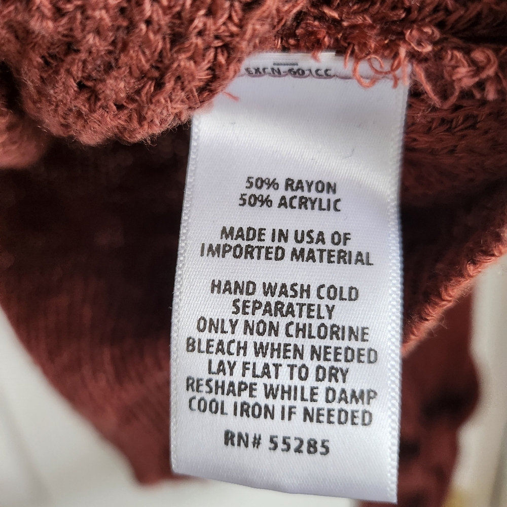 Express rosy v-neck sweater in size xs - Picture 3 of 4